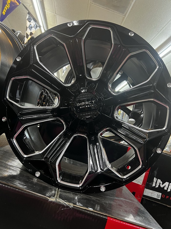 Impact 817 black milled 20x10 5x139/150