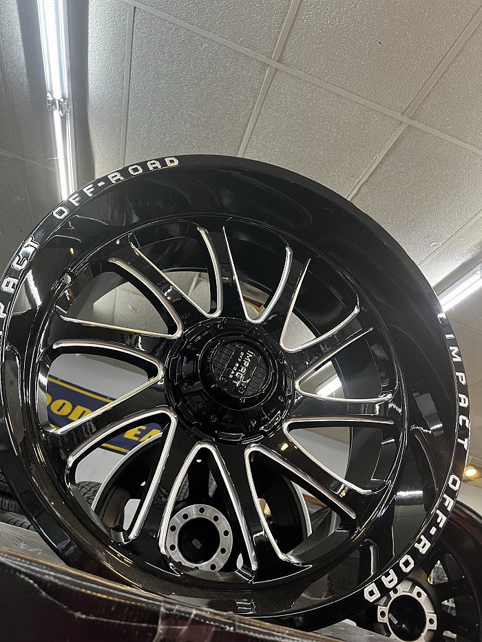 Impacts 825 black milled 24x12 6x139/135